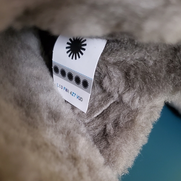 Ugg fluff it slippers - Picture 7 of 9